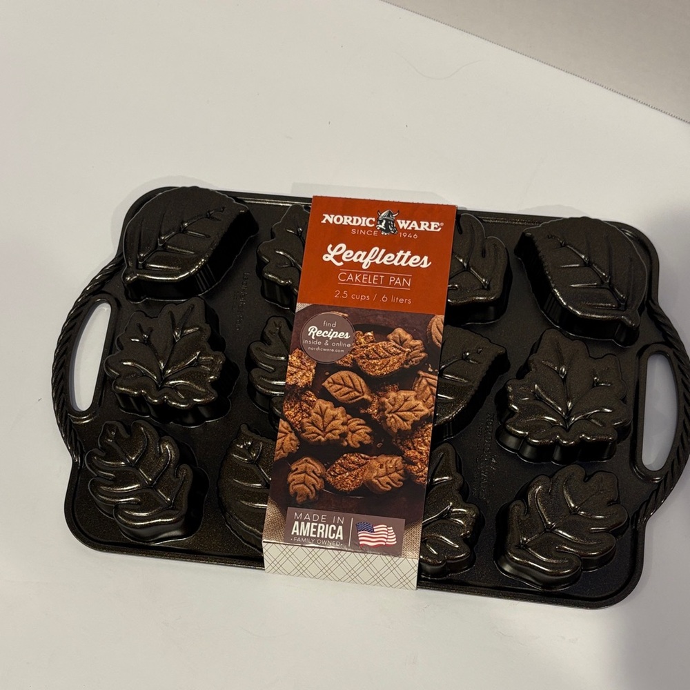 Nordic Ware Leaflette Cakelet Pan brand new bakeware